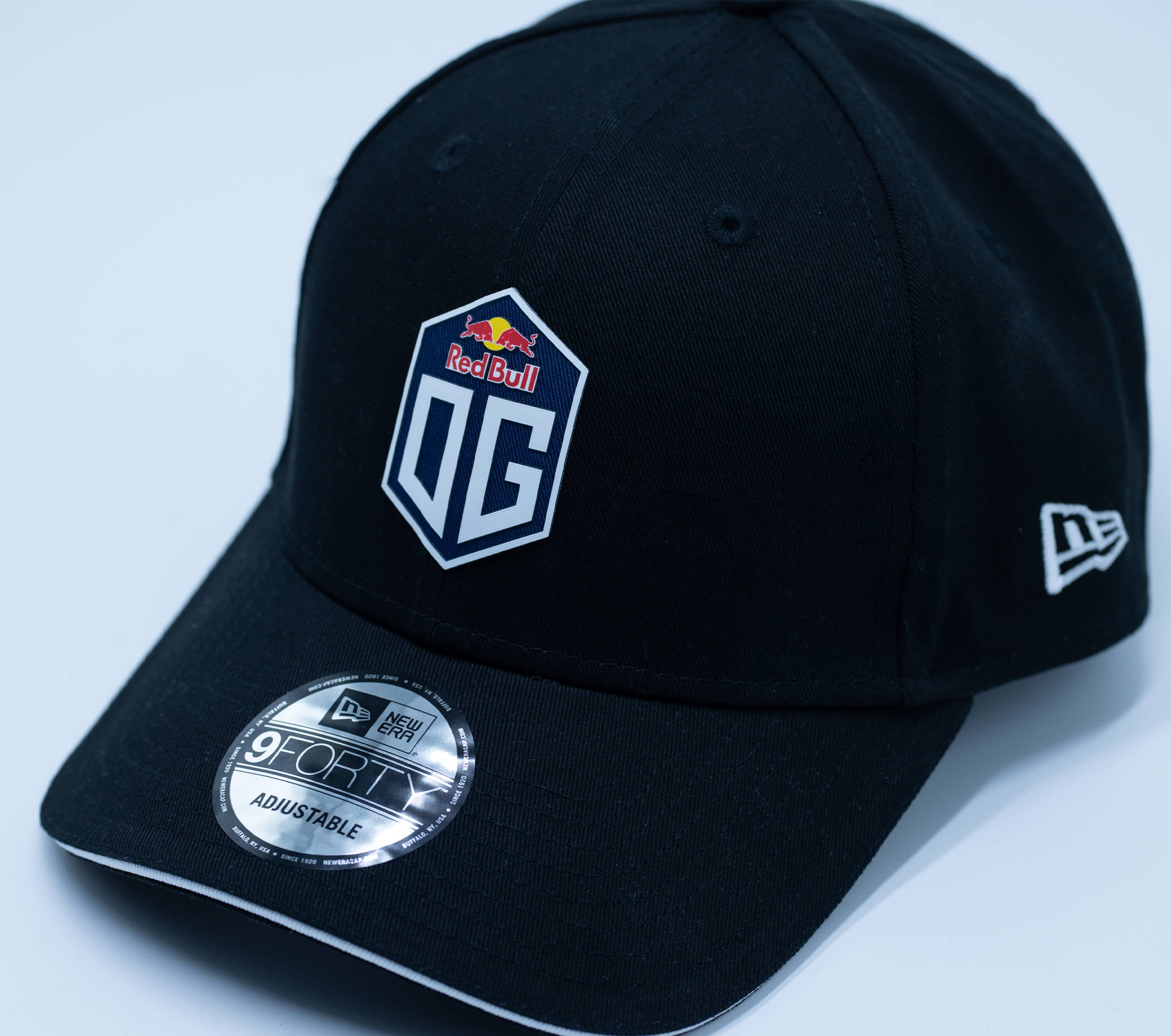 Front view of a dark blue cap with the OG logo on the front and the New Era logo on the side.